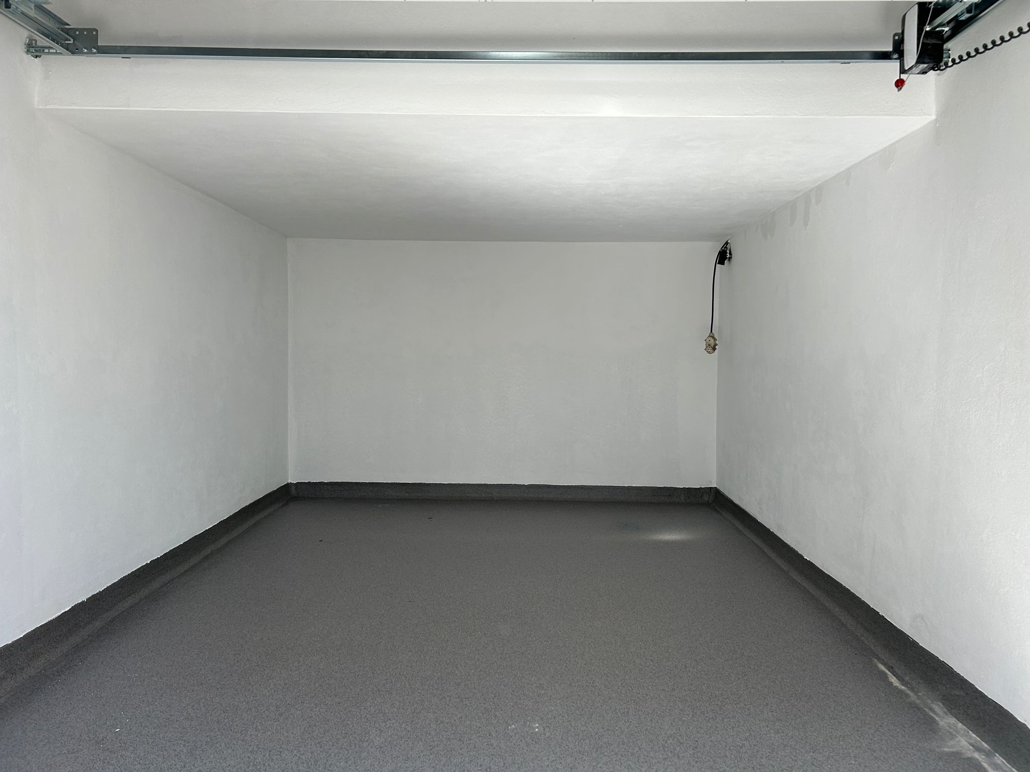 Gewerbeboden nach der Beschichtung